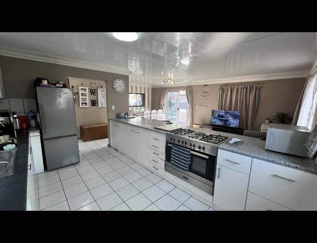 3 BEDROOM HOUSE FOR SALE IN TOWNSEND ESTATE